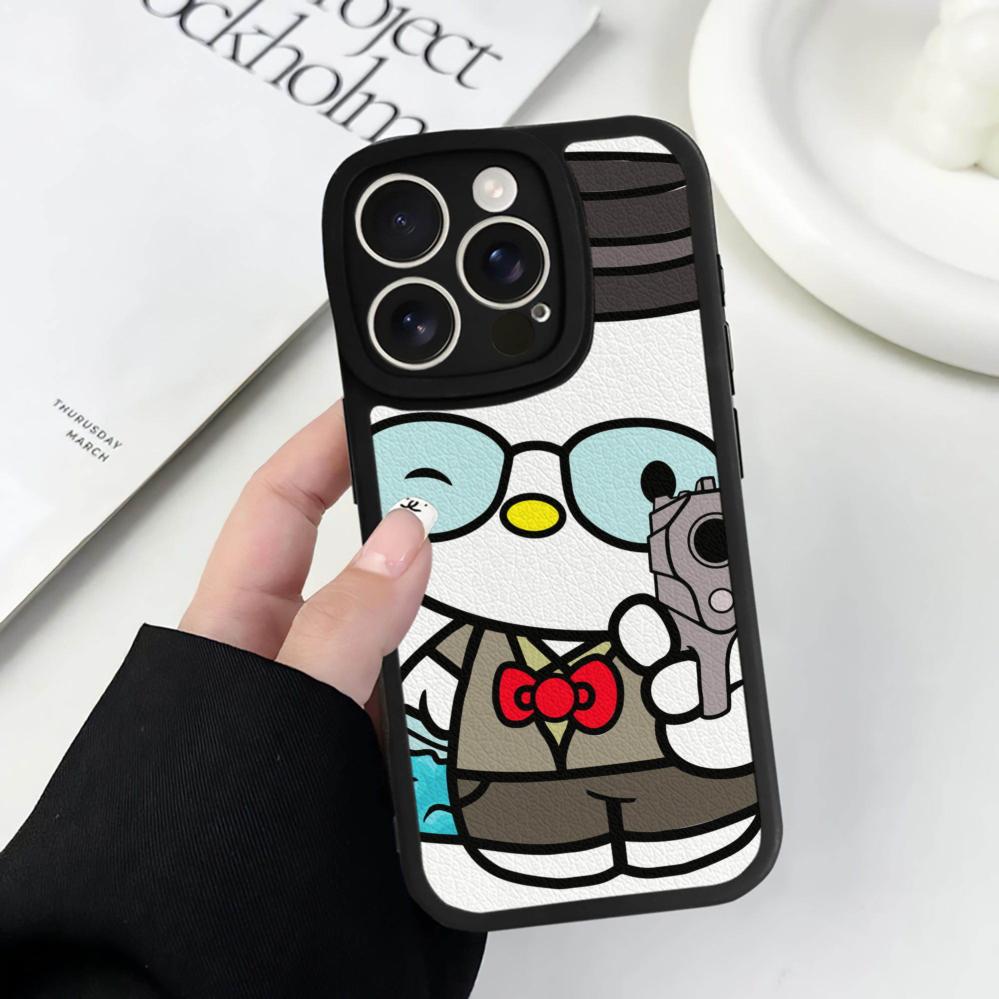 （画像用） Hello Kitty ハローキティ 【iPhone 16シリーズ対応】シリコンスマホケース（レザー調） 材質：シリコン